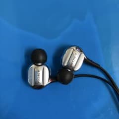 Sony XBA-40 有線イヤホン シルバー ケース付 SONY XBA-40 有線イヤホン 本体 - メルカリ