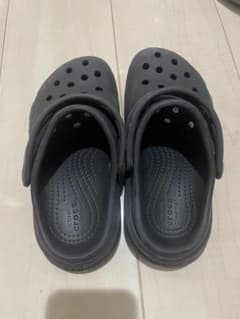 crocs サンダル ブラック J1サイズのサムネイル