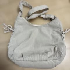 白いバッグのサムネイル