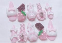 Nyanko Nails: Landmine-style, mass-produced nail art