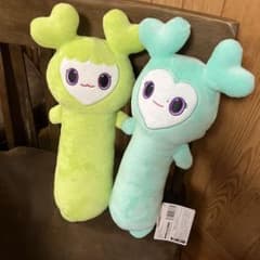 TWICE GiGO のびふにゃBIGぬいぐるみ 左はモモモブリーミナミブリー
