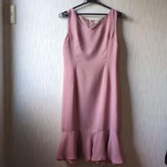 o*o様 ピンク Vネック フレア裾 ドレスのサムネイル