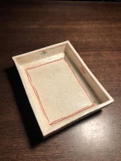 陶器製長方形皿 赤色装飾 骨董品 - メルカリ