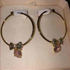Juicy Couture リボン柄ピアスのサムネイル