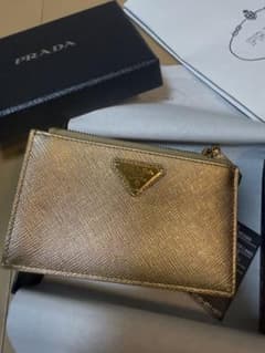 超美品PRADA ゴールド フラグメントケース - メルカリ