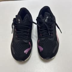 PUMA スニーカー ブラック ピンクのサムネイル