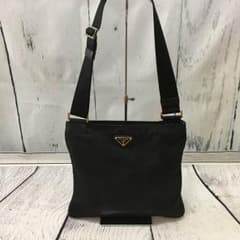 ☆PRADA☆人気ショルダーバック♡男女問わずのデザイン！お出掛けにぴったり♪のサムネイル