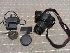 Canon eos 4000D デジタル一眼レフカメラ 本体と付属品のサムネイル