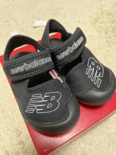 New Balance キッズサンダル ブラックのサムネイル
