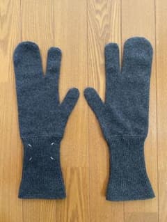 最終値下げ！　Maison Margiela メンズ　グレー　足袋　手袋のサムネイル