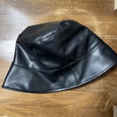【定価1万円相当】合皮　フェイクレザー　バケットハット　ブラックのサムネイル