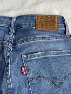 ！値下げ！Levi's 721 ハイライズ スキニーデニム 23インチのサムネイル