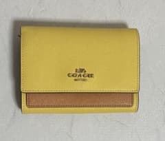 ぴ*読様 COACH イエロー×ブラウンの二つ折り財布 ぴ*読様 COACH イエロー×ブラウンの二つ折り財布 - メルカリ