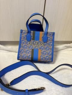 GUESS ショルダーバッグ ブルー｜ロゴ×ストライプ｜2WAYのサムネイル
