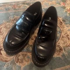 【最安美品】PRADA チョコレートブラッシュドローファー　29.0のサムネイル