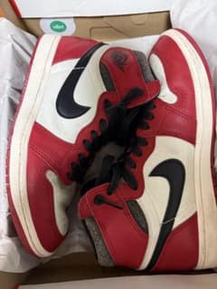Nike Air Jordan 1 赤白黒 ハイカットChicagoのサムネイル