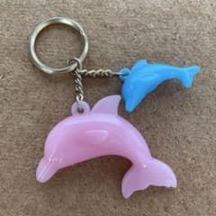 イルカ キーホルダー 蓄光 ピンク ブルー マリン 水族館 海 レトロ