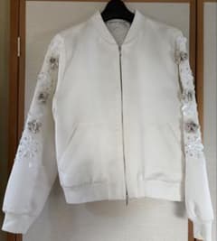 新品タグ付き♡chesty フラワー サテン ビジュー ブルゾン 近年タグ Chesty（チェスティ）フラワーサテンブルゾン / ビジューフラワー