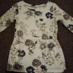 Old navy 白黒花柄ワンピース　12-18ヶ月用のサムネイル