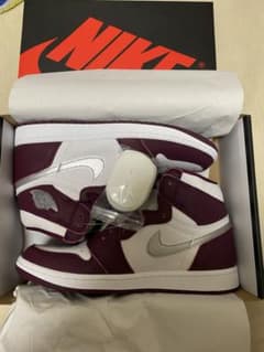 AIR JORDAN 1 RETRO HIGH OG ボルドー　パープルのサムネイル