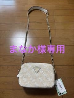 新品未使用 GUESS チェーンショルダー ベージュミニバッグのサムネイル
