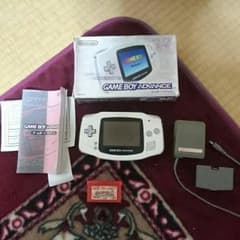 ゲームボーイアドバンス白 32bit/カセット&ACアダプター付きのサムネイル