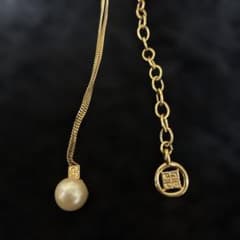GIVENCHY ネックレス ゴールドカラー パール調 - メルカリ GIVENCHY ネックレス ゴールドカラー パール調