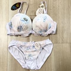 【新品未使用】D80花柄ブラジャー＆Lショーツセットのサムネイル
