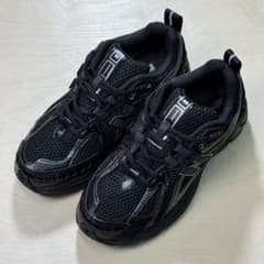 New Balance 1906R ブラック スニーカーのサムネイル