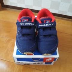 new balance キッズスニーカーのサムネイル