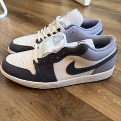 Nike Air Jordan 1 Low ホワイト/グレー　新品✨のサムネイル