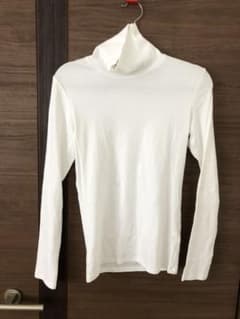 【未使用】UNIQLO 白色タートルネックのサムネイル