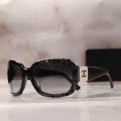 CHANEL archive y2k カメリア モード サングラス ケース付き CHANEL archive y2k スクエア ココ モード サングラス ケース - メルカリ