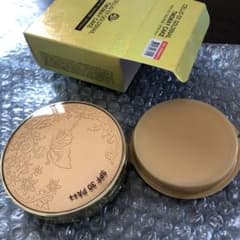 買いッ美品！スポンジに一回取り一回だけ右頬に付けた韓国ファンデ〜ション替え一個付のサムネイル
