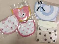 新品・未使用⭐︎ベビースタイ　5点セット⭐︎のサムネイル