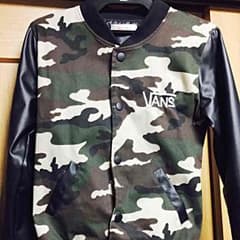 VANS 人気の迷彩スタジャンのサムネイル