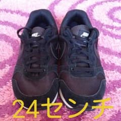 みぃさま専用！NIKEスニーカー24センチのサムネイル
