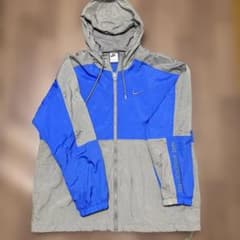 人気商品！ NIKE athletics East 青、グレーナイロンパーカー - メルカリ