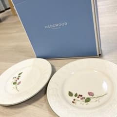 WEDGWOOD　フェスティビティ ラズベリー　プレート2枚　21㎝のサムネイル