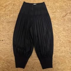 PLEATS PLEASE サルエルパンツ ブラック PP55JF402 PLEATS PLEASE イッセイミヤケ サルエルパンツ ブラック - メルカリ