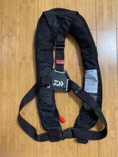 中古　ダイワ自動膨張式ライフジャケットDF-2007 桜マーク　肩掛けのサムネイル