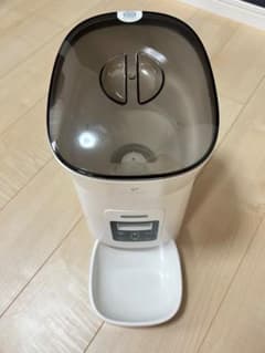 PETLIBROの自動給餌器（‎PLAF004）中古です。のサムネイル