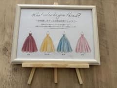 ウェルカムボード ドレス色当てクイズ （A4サイズ）木製イーゼル付きのサムネイル
