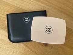 み様専用　CHANEL ル ブランブライトニングコンパクト B20のサムネイル