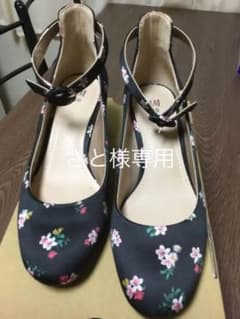 H &M  サテン花柄パンプス　23cmのサムネイル