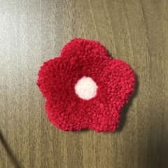 パンチニードル お花 赤 ミニラグ アクセサリートレイ - メルカリ