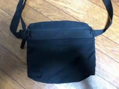 ユニクロU　サコッシュ　ブラックのサムネイル