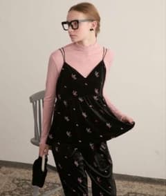 【BONLECILL noir】ショルダーリボンフラワー刺繍ベロアオールインワンのサムネイル