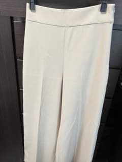 ZARA ベージュワイドパンツのサムネイル