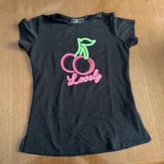 チェリー刺繍の黒いTシャツ Fサイズのサムネイル